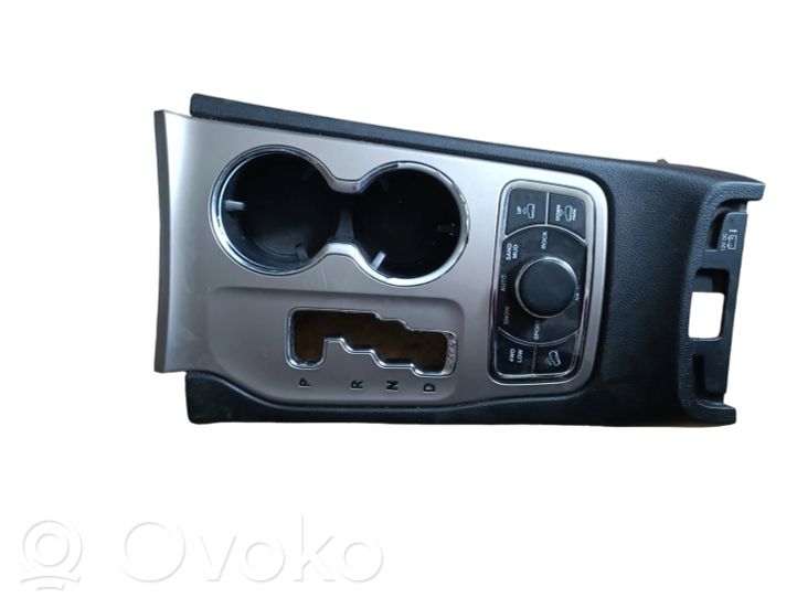 5874560 Jeep Grand Cherokee Center console, 50.00 € RRR