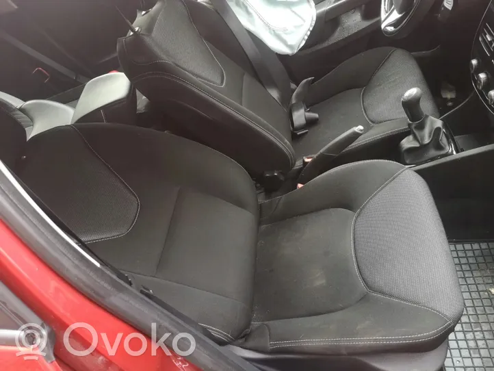 Renault Clio IV Szyjka / Wkład wlewu paliwa 