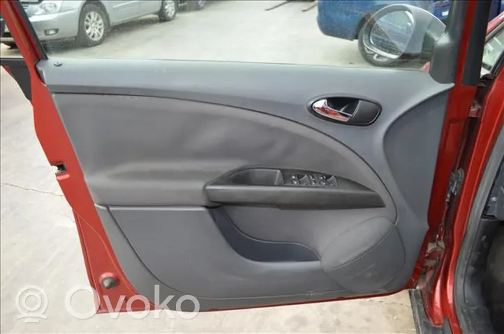 Seat Altea Front door coupe window/glass frame 