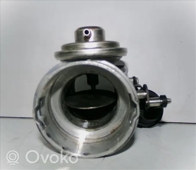 Audi A4 S4 B7 8E 8H Valvola corpo farfallato 038131501AA