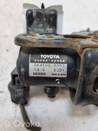 Toyota Prius (XW20) Water pump 0644000951