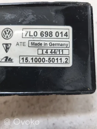 Volkswagen Touareg I Rozdzielacz / Blok zaworowy zawieszenia pneumatycznego osi tylnej 7L0698014