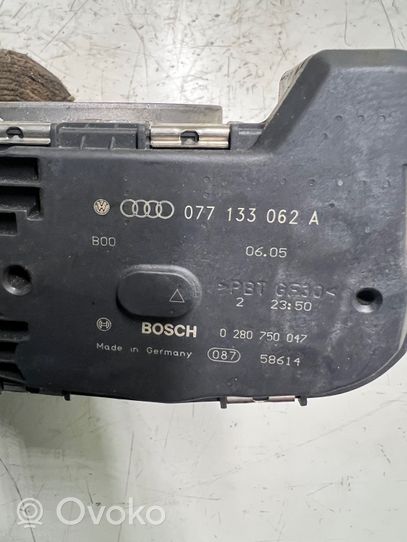 Audi A4 S4 B7 8E 8H Droselinė sklendė 077133062A