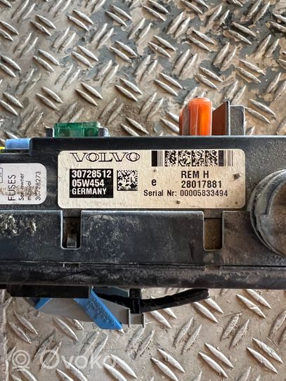 Volvo XC70 Fuse module 30728512