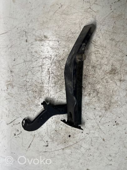 Audi A8 S8 D3 4E Support, tuyau de refroidissement intermédiaire 4F0145814