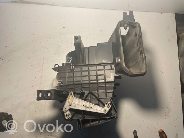 Toyota RAV 4 (XA20) Salono oro mazgo plastikinis korpusas 8701042180