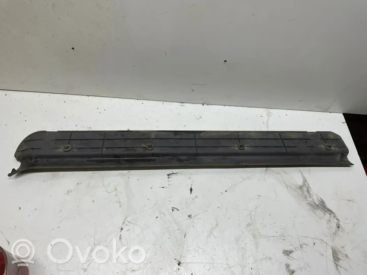 Nissan Terrano Etuoven kynnyksen suojalista 769520F000