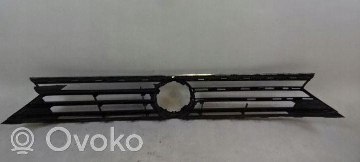 Volkswagen PASSAT B8 Front bumper upper radiator grill 