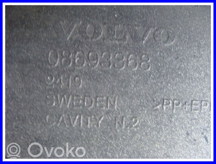 Volvo V70 Takapuskurin alaosan lista 