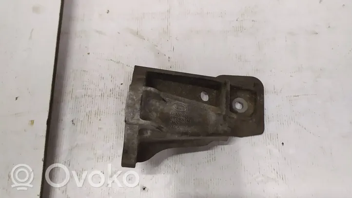 Land Rover Discovery 3 - LR3 Engine mounting bracket 4H226061AA