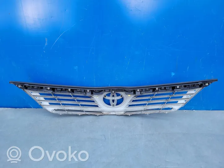 Toyota Camry Grotelės viršutinės 5310106370