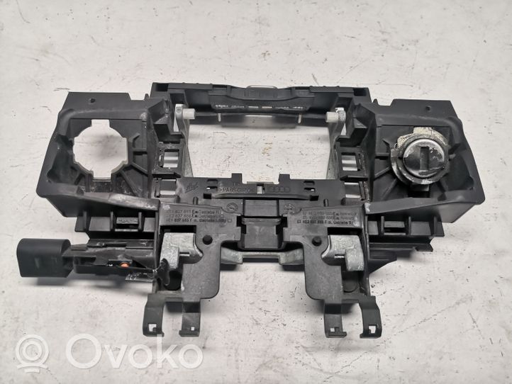 Audi A8 S8 D3 4E Support poignée extérieur de porte avant 4E1837885