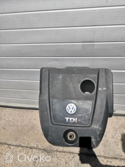 Volkswagen Bora Couvercle cache moteur 013316