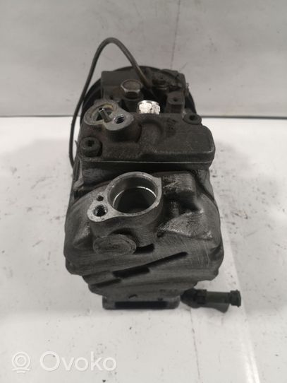 Volkswagen PASSAT B5 Ilmastointilaitteen kompressorin pumppu (A/C) 4B0260805C