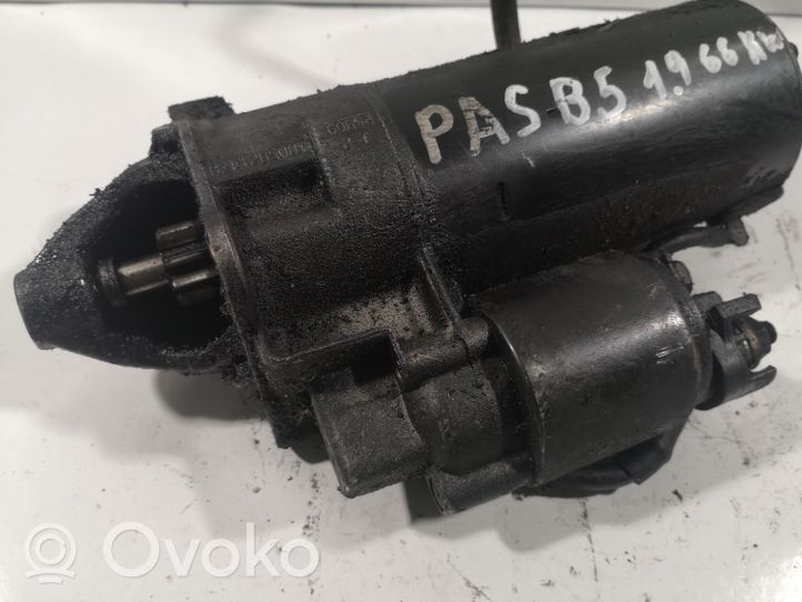 Volkswagen PASSAT B5 Käynnistysmoottori 1005821478