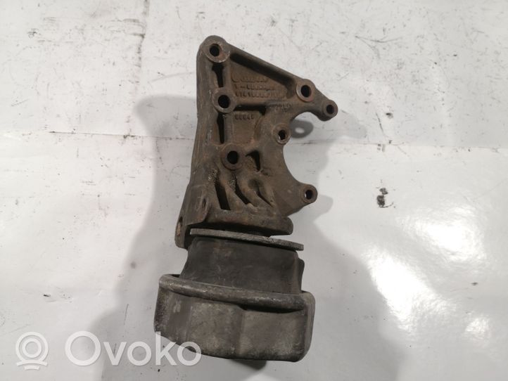 Volkswagen Transporter - Caravelle T4 Support de pompe de direction assistée 074199207B