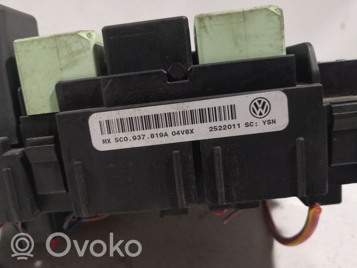 Volkswagen Jetta VI Saugiklių blokas 5C0937819A