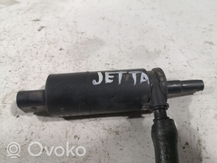 Volkswagen Jetta VI Žibintų apiplovimo skysčio siurbliukas 3B7955681