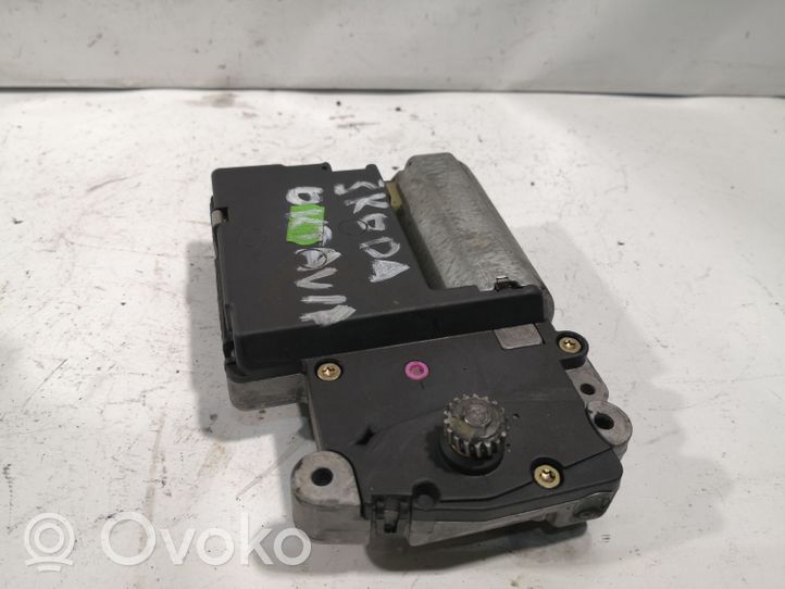 Skoda Octavia Mk1 (1U) Motor/activador 0390201650