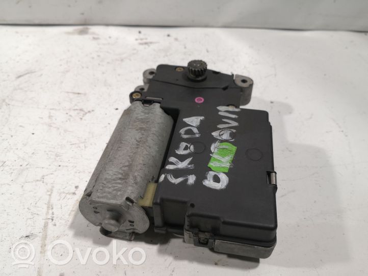 Skoda Octavia Mk1 (1U) Motore/attuatore 0390201650