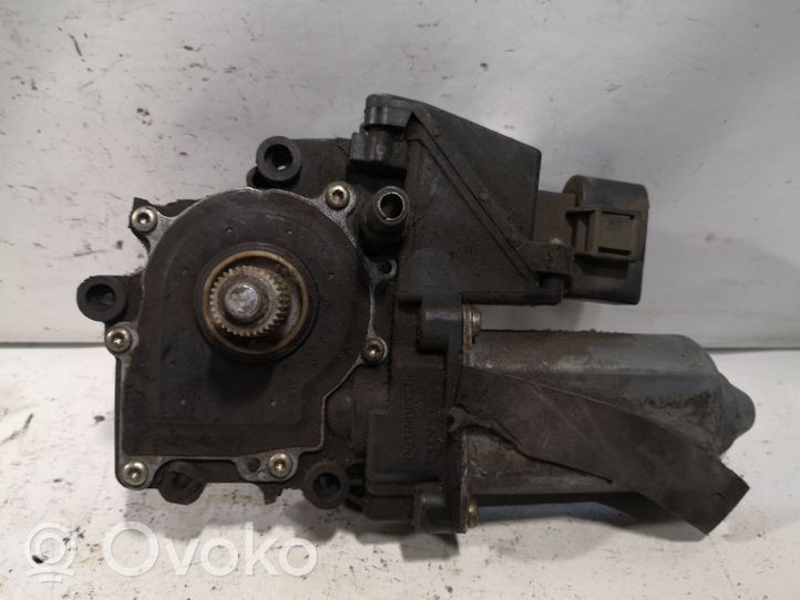 Audi A6 S6 C5 4B Priekinis varikliukas langų pakėlėjo 8D0959801D