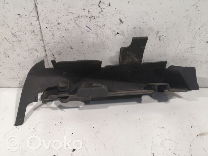 Audi A4 S4 B5 8D Välijäähdyttimen ilmanohjauksen ilmakanava 8D0121283B