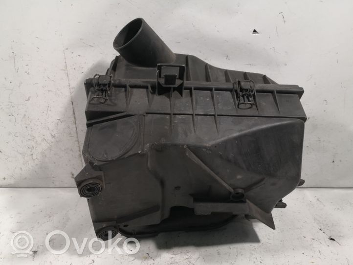 Volkswagen PASSAT B4 Air filter box 191129620