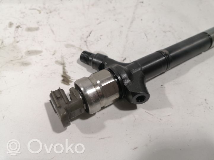 Toyota Corolla Verso AR10 Injecteur de carburant 236700R020