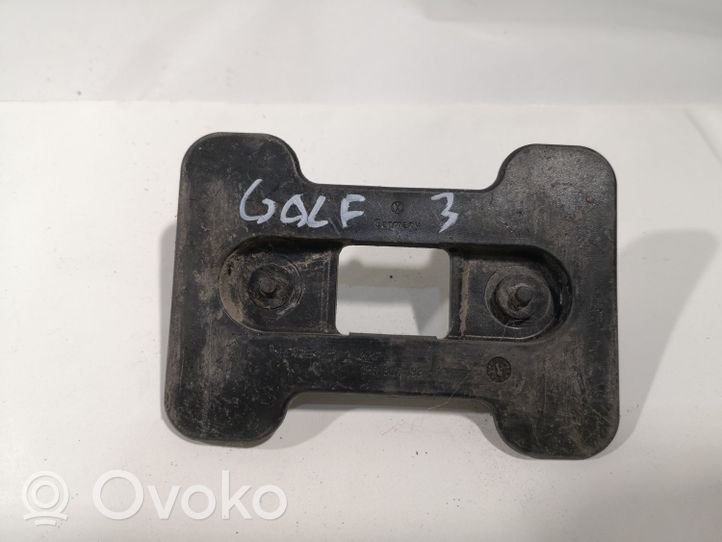 Volkswagen Golf III Support de pare-chocs arrière 1H0807193