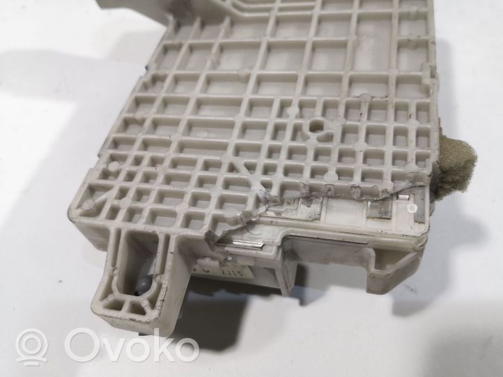 Mazda 6 Module de fusibles 048150