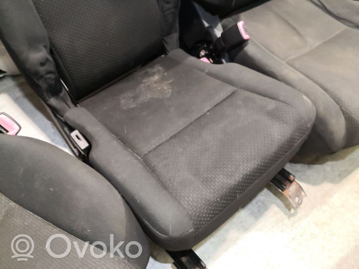 Toyota Corolla Verso AR10 Kit siège 
