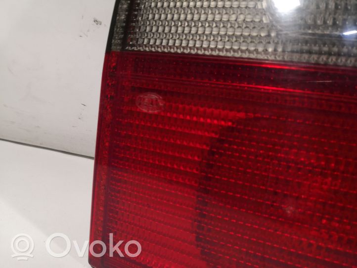 Ford Galaxy Listwa światła tylnego/osłona tablicy rejestracyjnej 962608