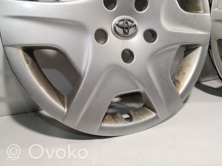 Toyota Corolla Verso AR10 R15-pölykapseli 426020F040