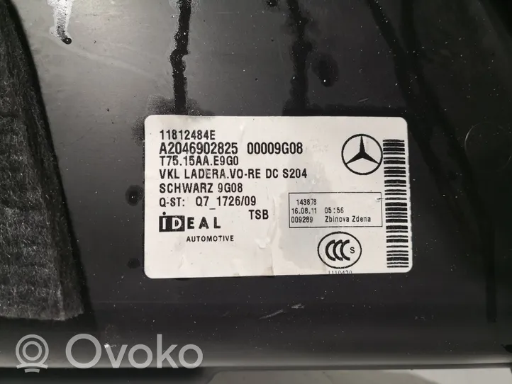 Mercedes-Benz C W204 Tavaratilan sivuverhoilu A2046902825