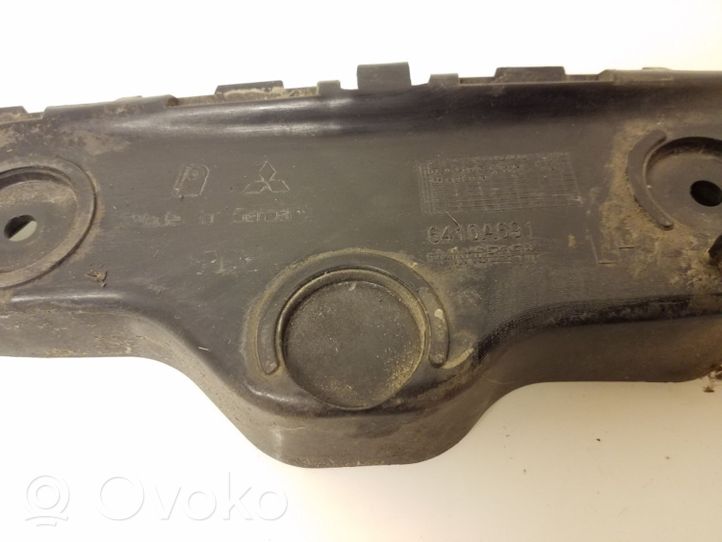 Mitsubishi Colt Soporte de montaje del parachoques trasero 6410A691