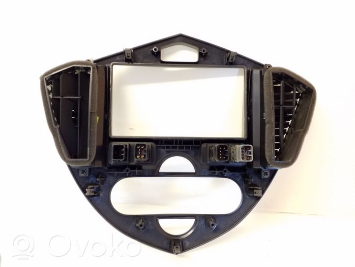 KIA Carens I Radio/GPS head unit trim 