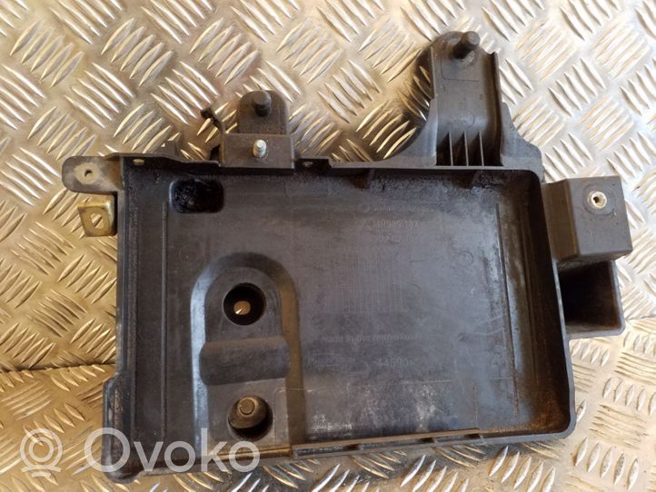 Mitsubishi Colt Boîte de batterie A4546200015