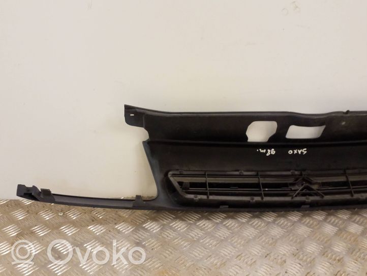 Citroen Saxo Grotelės viršutinės 9617745277