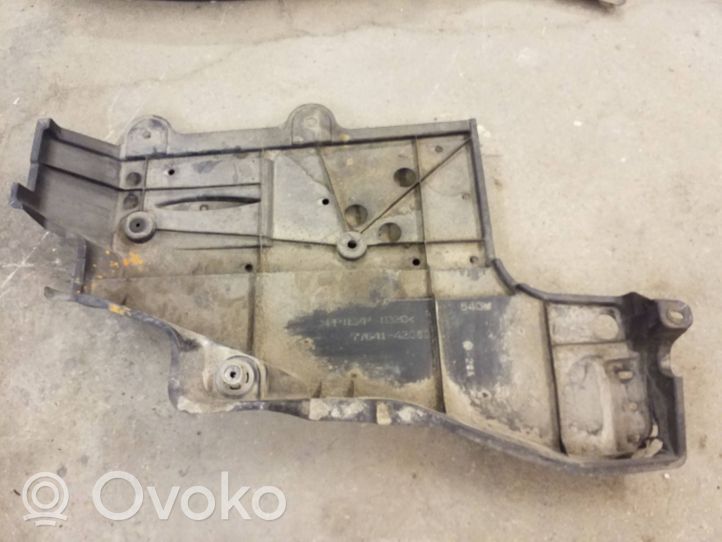 Toyota RAV 4 (XA40) Alustakaukalon verhoilu 7764142060