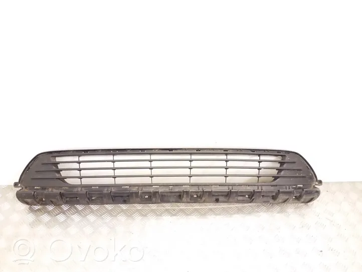 Opel Vivaro Front bumper lower grill 622543504R