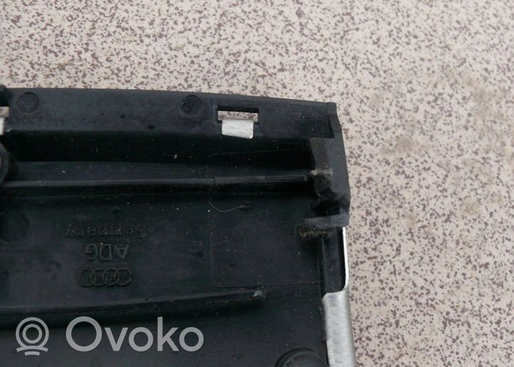 Audi A4 S4 B6 8E 8H Moulure/baguette de porte avant 8E1853190