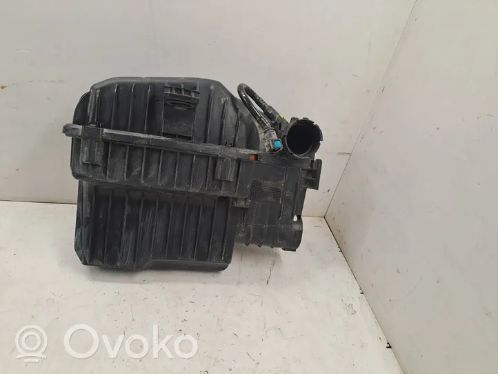 Peugeot 208 Obudowa filtra powietrza 9670851880