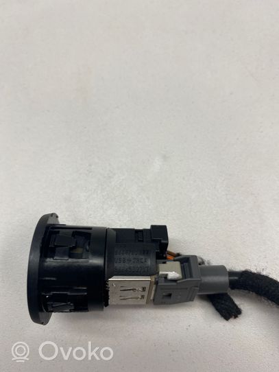 Peugeot 208 Connecteur radio EUR ISO 9684795277