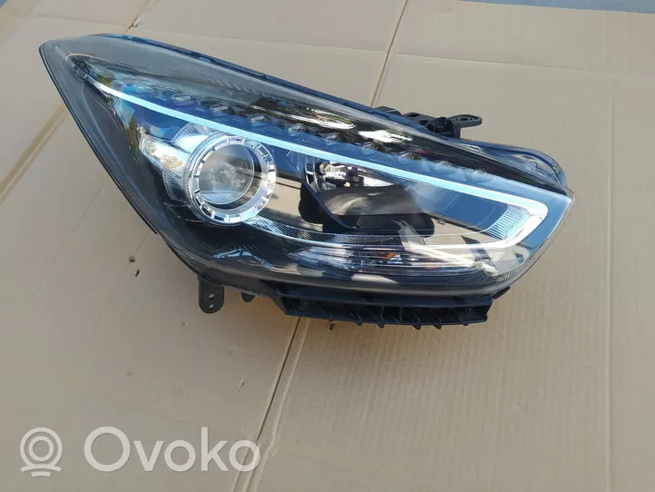 Hyundai i40 Lampa przednia 921023Z720