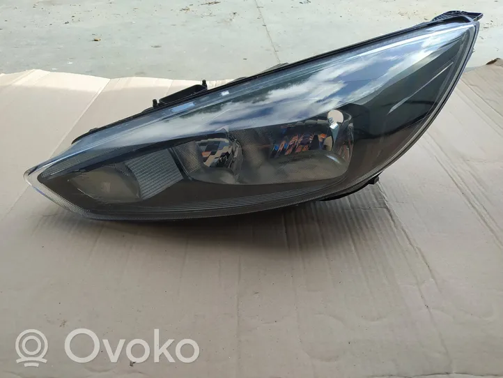 Ford Focus Lampa przednia F1EB-13W030-AGA