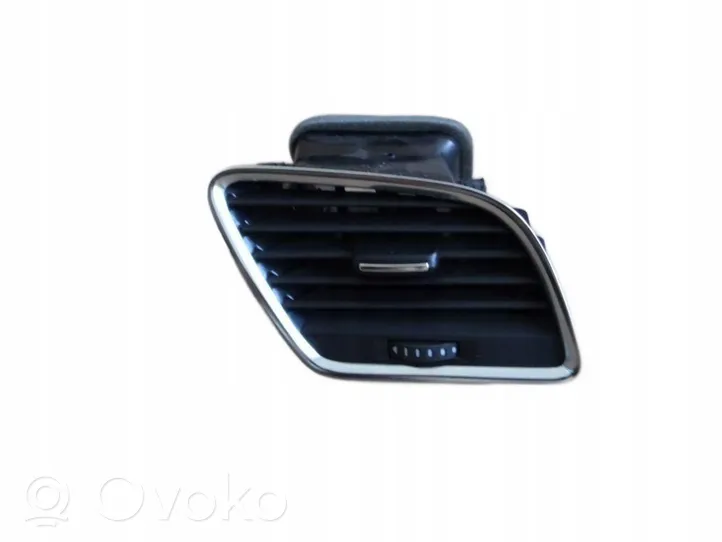 Audi Q3 8U Šoninės oro grotelės 8U1820902C