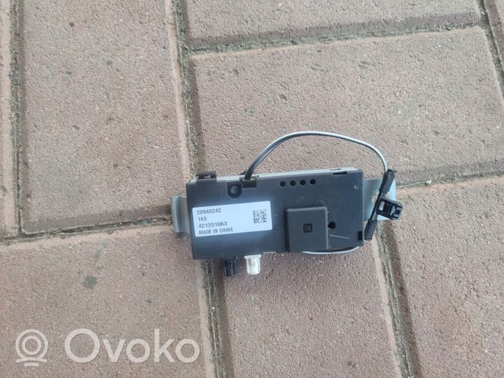 Opel Zafira C Aerial antenna amplifier 421251063