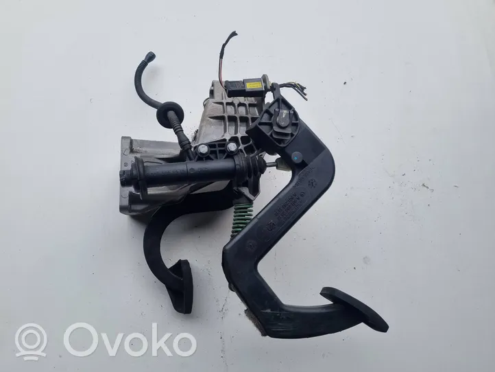 Volkswagen II LT Pedal assembly 2D0721111A