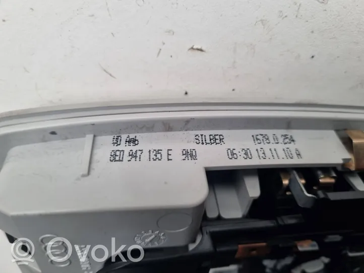 Audi A4 S4 B7 8E 8H Światło fotela przedniego 8E0947135E