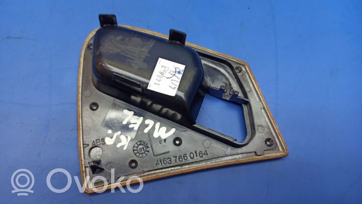 Mercedes-Benz ML W163 Rivestimento della maniglia interna per portiera anteriore A1637660164